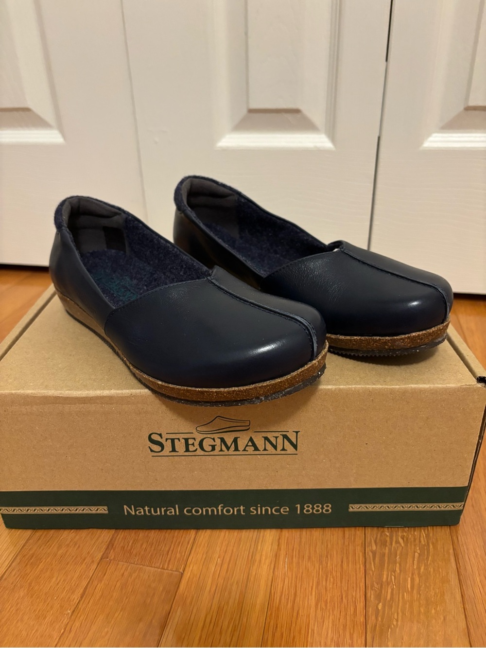 Stegmann Liesl Leather Skimmers Navy Blue Flats size 6.5 NEW